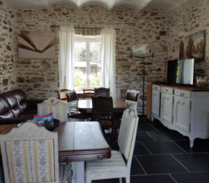 DBDFFA7C-D01D-4AB1-880D-522047F7BB9B_1_201_a-300x263 Gîte Lavandin