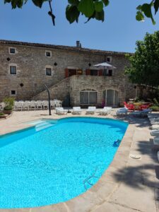 olivier-entree-1-225x300 Gîte l'olivier